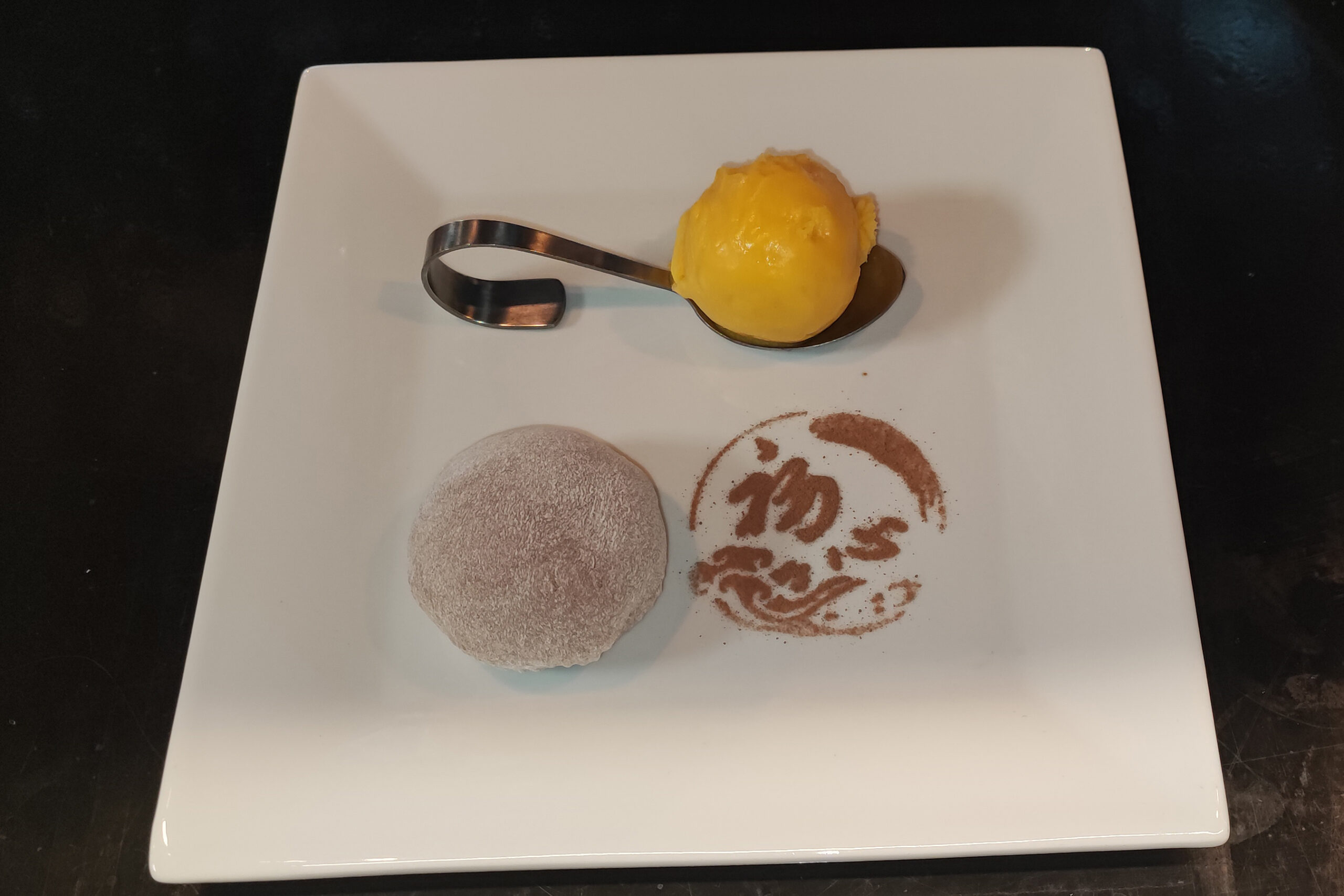 Husets mochi med mango sorbet